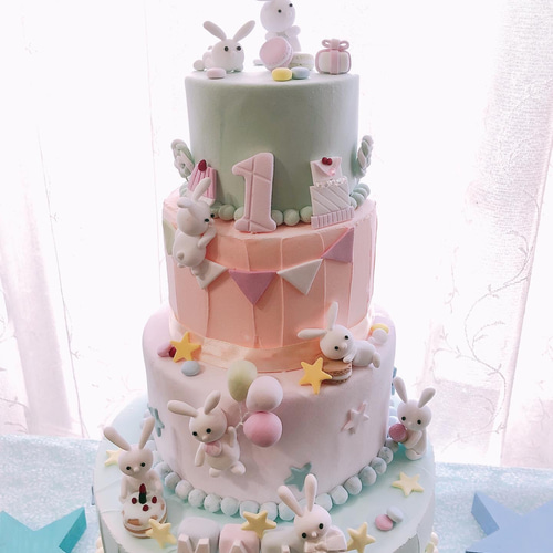 うさぎさんのバースデー4段クレイケーキ ウェルカムボード クレイ