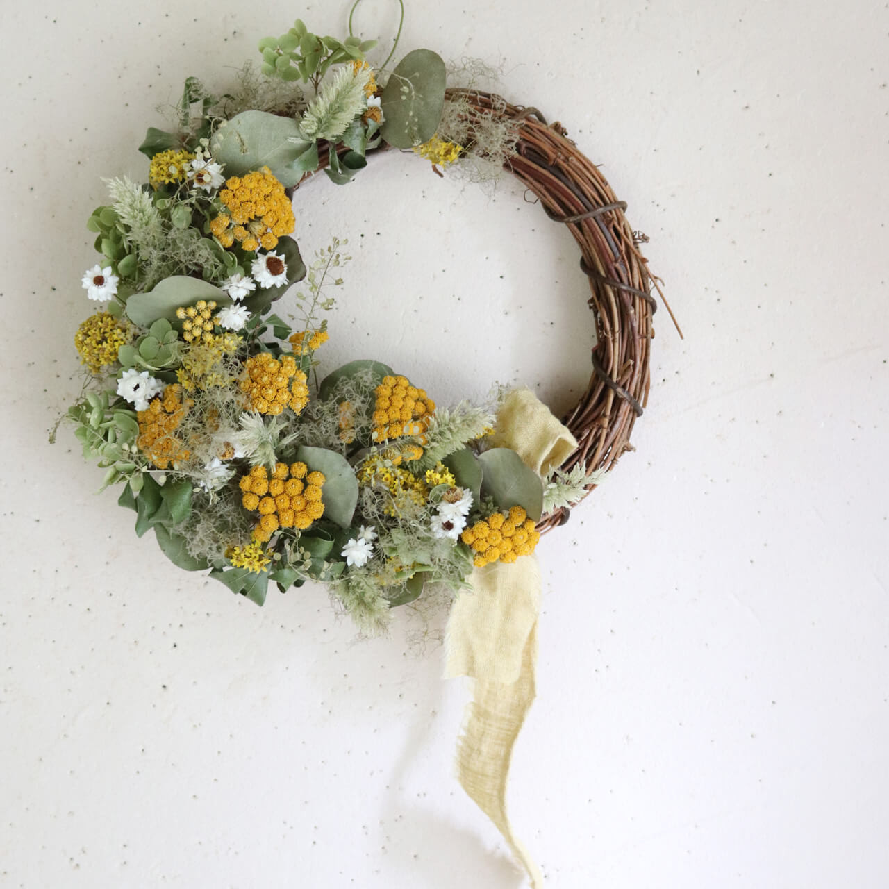 イエローハーフムーンリース ＊ ドライフラワー ナチュラル インテリア 北欧 誕生日 かわいい おしゃれ お祝い ギフト