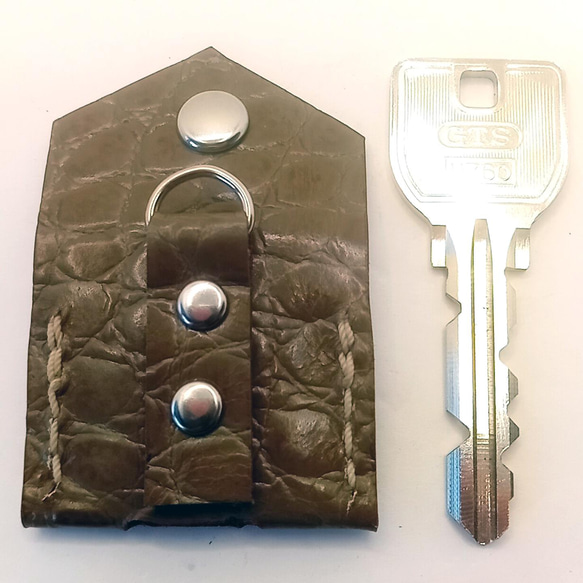 キーカバークロコ鰐キーケース牛革型押しオリーブ鍵の防犯オリジナルハンドメイドレザークラフト 4枚目の画像