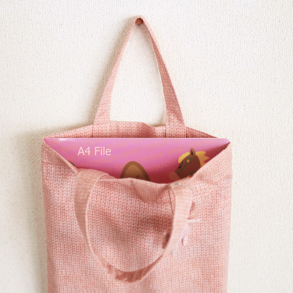 コットンフェイクニットプリントぺたんこトートバッグ (ピンク)ポニーチャーム付き 4枚目の画像