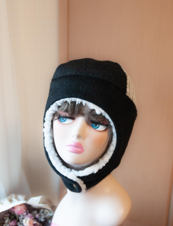 這款蓬鬆溫暖的毛茸茸針織飛行員帽配有蕾絲。附耳罩帽子 冬帽 耳罩針織帽 帽子 第4張的照片