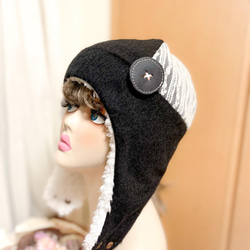 這款蓬鬆溫暖的毛茸茸針織飛行員帽配有蕾絲。附耳罩帽子 冬帽 耳罩針織帽 帽子 第2張的照片