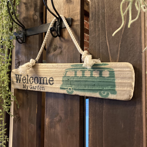 流木　看板手書きインテリアオブジェ　壁掛け　置物 流木 壁掛け 表札・ネームプレート hana 通販 13287386｜Creema(クリーマ)