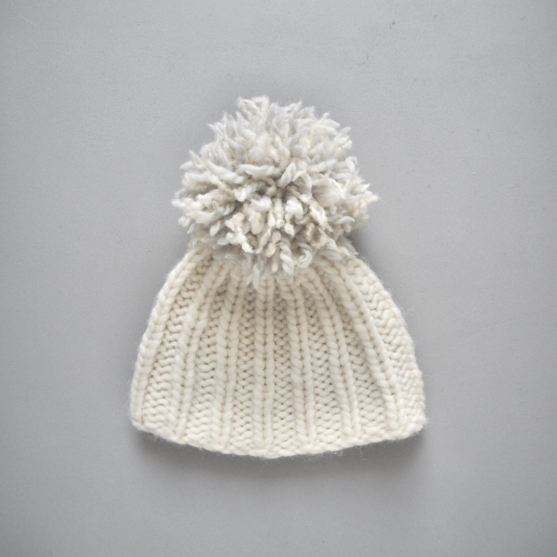 Plump Pompom　大きなポンポンのニット帽　シフォン（オフホワイト）
