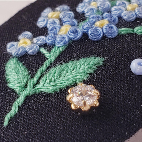 特集掲載】「私を忘れないで」勿忘草 刺繍 ブローチ ブローチ