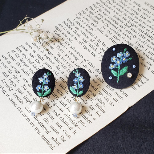 特集掲載】「私を忘れないで」勿忘草 刺繍 ブローチ ブローチ