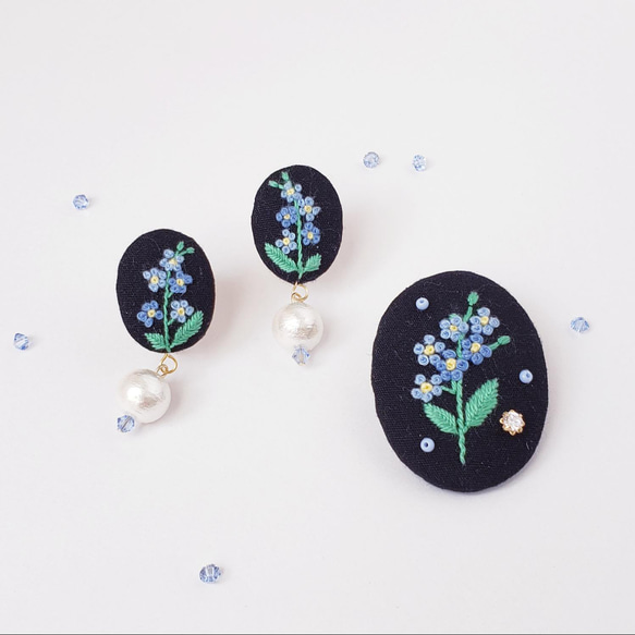 ★新作★ ハンドメイド　刺繍ブローチ　フラワーシャワー 私を忘れないで」 勿忘草 刺繍 ブローチ - SHINEKIRARI'S