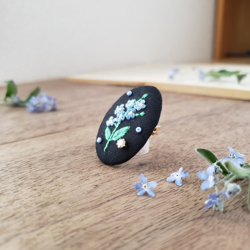 ★新作★ ハンドメイド　刺繍ブローチ　フラワーシャワー 睡蓮の花刺繍ブローチ ブローチ かなちゃん手刺繍工房 通販