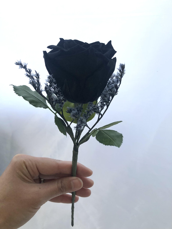 プリザーブドフラワー大輪の黒薔薇一輪花束永遠の愛（花束ラッピング） 3枚目の画像