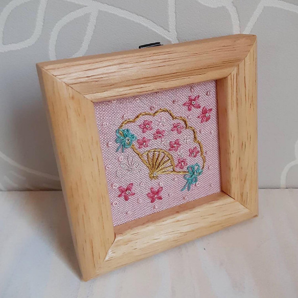 【新作】刺繍フレーム　お雛様の花扇　ひな祭り　桃の節句 2枚目の画像