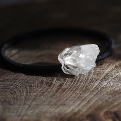 【033 Alive Collection】 水晶 鉱物原石 ヘアゴム 天然石 アクセサリー 2枚目の画像