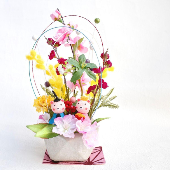 【 ひなまつり】もも・ミモザ・桜のくま雛アレンジメント 造花 送料無料 おひな様 雛祭り 雛人形 ひなまつり ひな祭り 4枚目の画像