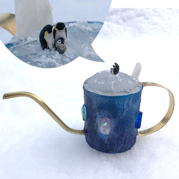 氷みたいなフタ付きジョウロ「ペンギン親子」ガーデニングに、お部屋の中でも使いやすい 1枚目の画像