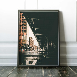都会の高架橋を映す水たまり、ブルックリン 4枚目の画像