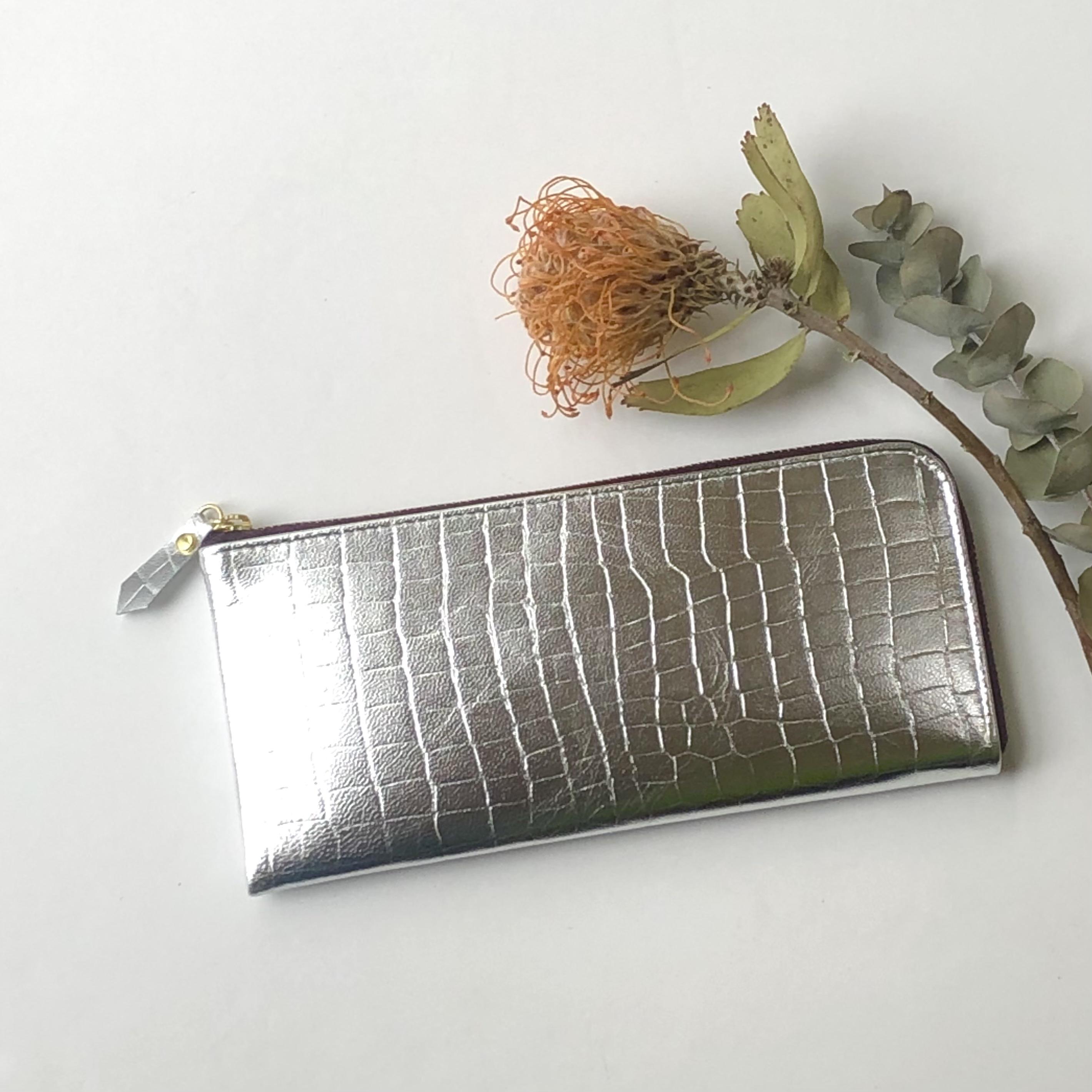 スリムな長財布　クロコダイル型押しシルバー