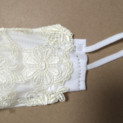 再販【送料込み 】不織布マスクカバー   バニラホワイト 花柄刺繍   肌に優しい 光沢刺繍 ブライダル 2枚目の画像
