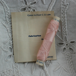 **アンティーク糸 Coton brillant CG 紙筒糸巻き コットン 淡いピンク 2枚目の画像