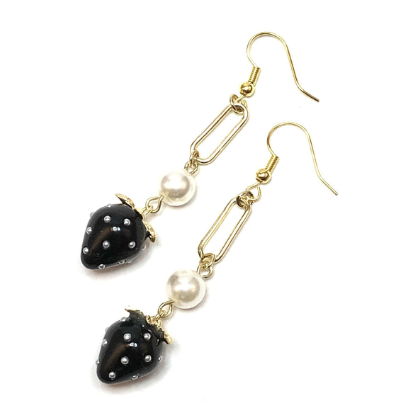 いちごとパールのピアス(ブラック) ピアス（フープ） Berry_Berry_fa  