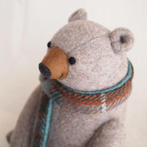 寝そべらないグリズリー ぬいぐるみ kuzoomiko 通販 13293679｜Creema