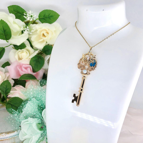 不思議の国のアリス☆鍵ネックレス(ブルー) ネックレス・ペンダント
