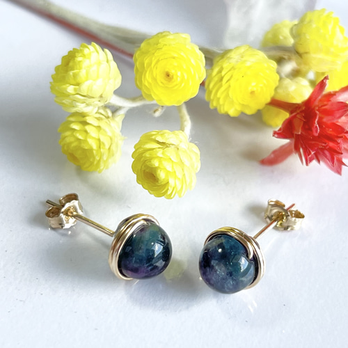 バイカラーフローライト　１粒ピアス　② 再販】 バイカラー フローライト 1粒ピアス 14kgf 大粒 | iichi