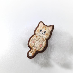 こねこうらねこ ＊ブローチ ＊刺繍 ＊ 猫の日 5枚目の画像