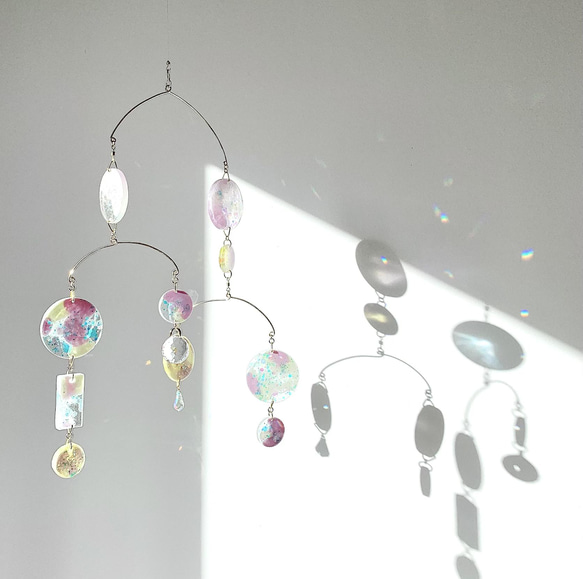 虹色パステルとスワロフスキーのモビール/サンキャッチャー-Pastel iridescent resin mobile- 10枚目の画像