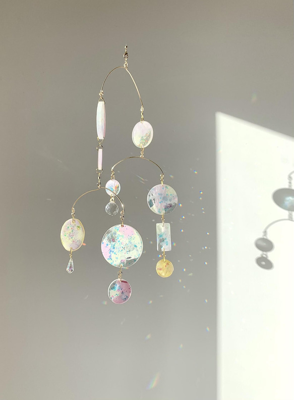 虹色パステルとスワロフスキーのモビール/サンキャッチャー-Pastel iridescent resin mobile- 6枚目の画像