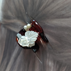 シェルのホワイトローズ６月誕生花／デザートクリップ　 3枚目の画像