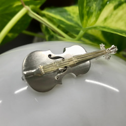バイオリンシルバーブローチ(弦K18)送料無料 2枚目の画像