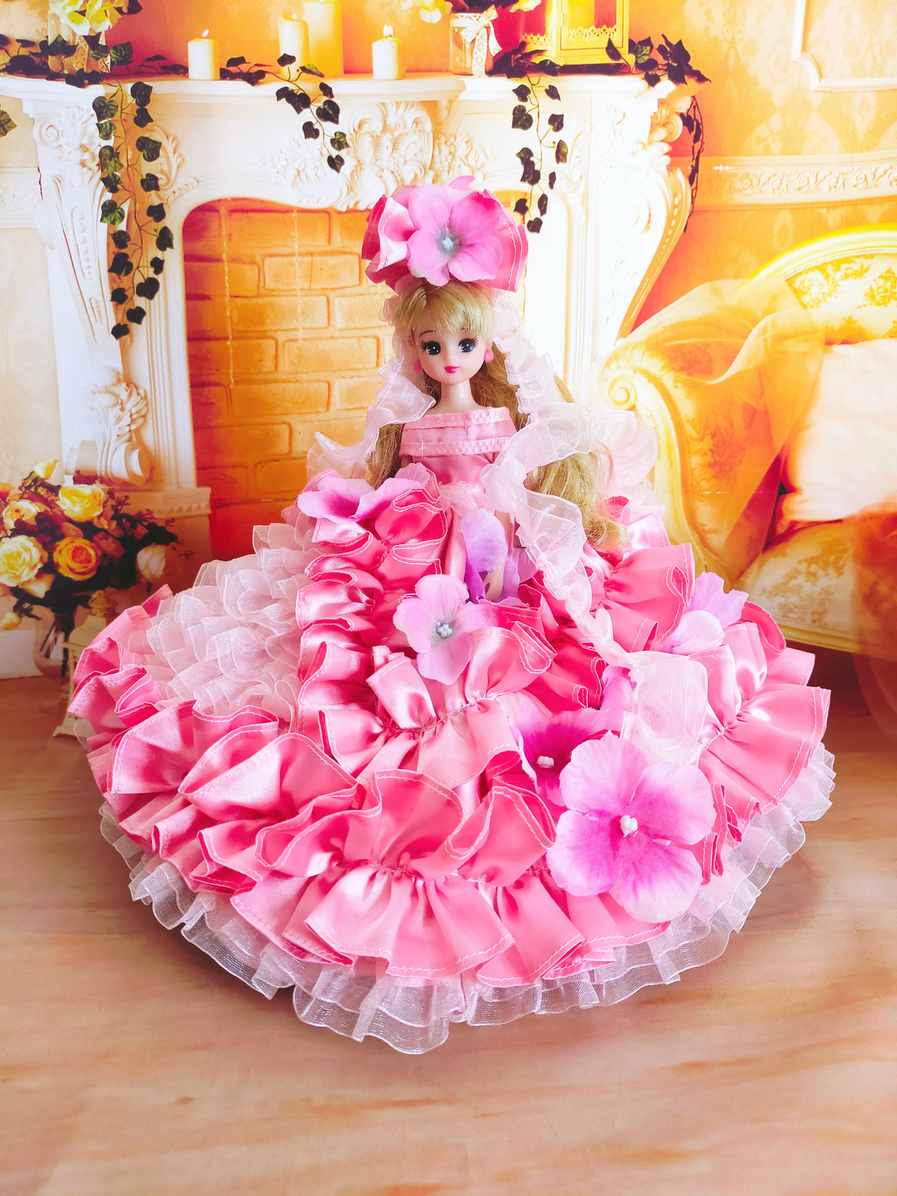 リカちゃんサイズ 花を散らしたピンクのプリンセスドレス