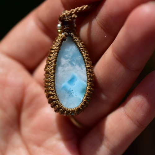 ブルーの風☆高品質☆ラリマー マクラメペンダント88 ネックレス