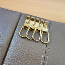 新年度に新しい財布で【トープ色】本革　シンプルなキーケース付き二つ折り財布　よくばりなミニ財布 7枚目の画像