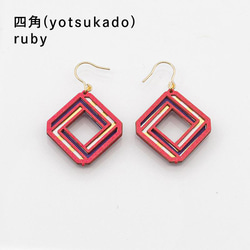 紙の耳飾り karupi 『四角(yotsukado）』ruby 1枚目の画像