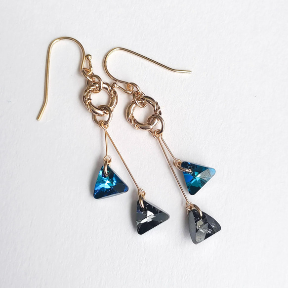 百慕大藍銀騎士|三角高品質水晶長耳環(耳環)藍色玻璃珠 第1張的照片