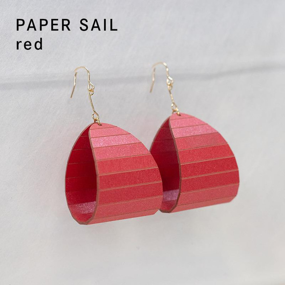 紙の耳飾り karupi 『PAPER SAIL(帆型)』red 1枚目の画像
