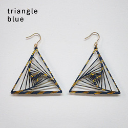 紙の耳飾り karupi 『triangle』blue 1枚目の画像