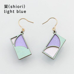 紙の耳飾り karupi 『栞(shiori)』light blue 1枚目の画像