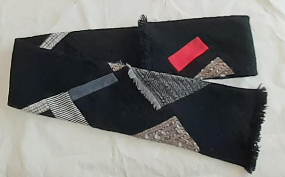 手織り布パッチワークマフラー  黒とグレーを中心に  WM0139 8枚目の画像