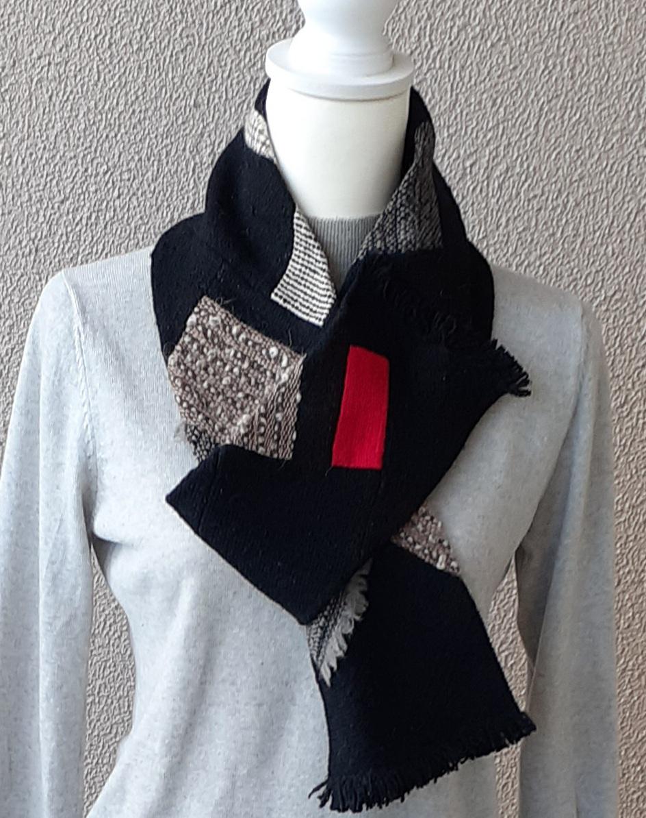 手織り布パッチワークマフラー  黒とグレーを中心に  WM0139