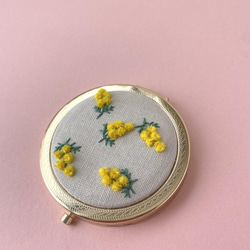 ミモザの手刺繍コンパクト　（142） 3枚目の画像