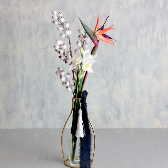 スイセンと雪の花とストレチア】｜アーティフィシャルフラワー 花瓶