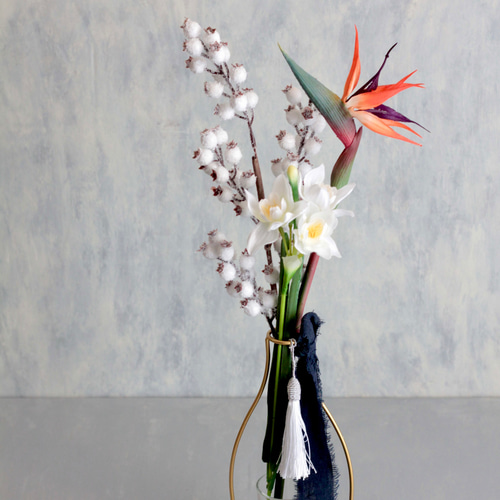 スイセンと雪の花とストレチア】｜アーティフィシャルフラワー 花瓶