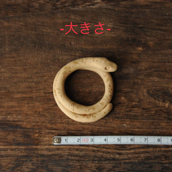 １個＊【白・薄茶】陶器のヘビの箸置き/オブジェ 3枚目の画像