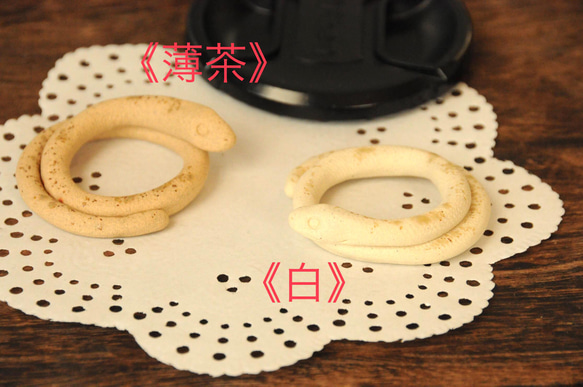 １個＊【白・薄茶】陶器のヘビの箸置き/オブジェ 6枚目の画像