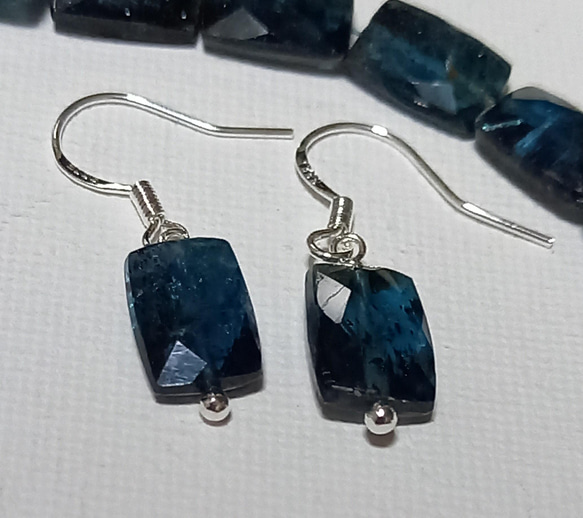 カイヤナイト シルバーピアス SILVER925 インディゴブルー カイヤナイト シルバーピアス SILVER925 インディゴブルー