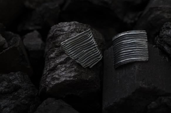 Calligraphy 墨摺 行縱耳環 Oxidized Silver Earrings - Forwarding 第2張的照片