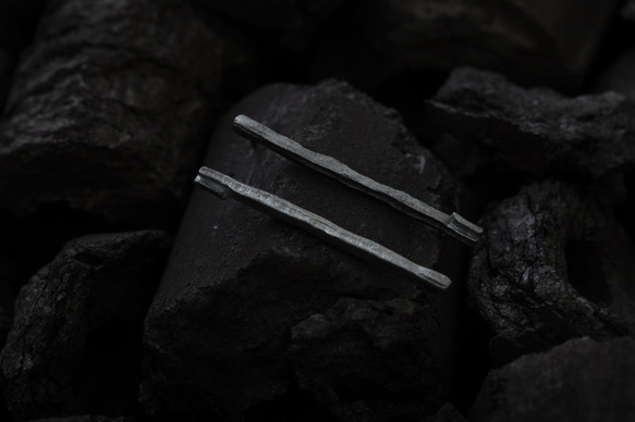 Calligraphy 墨摺 節理耳環 Oxidized Silver Earrings - Pausing 第4張的照片