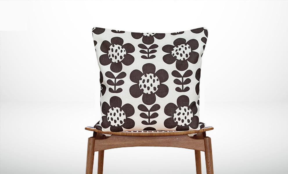 森のクッション Black flowers design －ヒノキの香り－ 4,704円