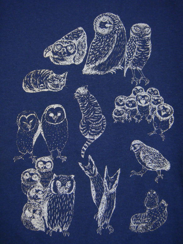 【シルク印刷】フクロウと猫：女子M〜Lサイズ(男子S対応・丈短め) 濃紺(金色インク) 2枚目の画像
